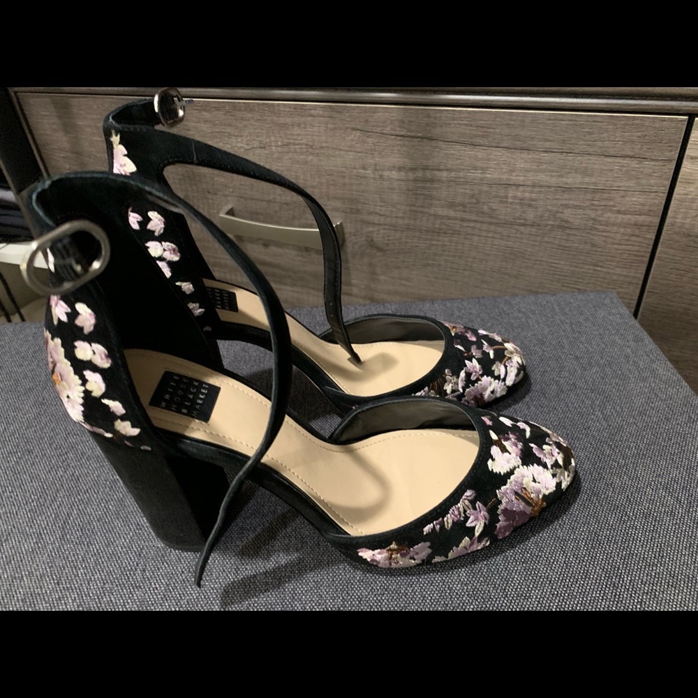 Floral embroidered black heels